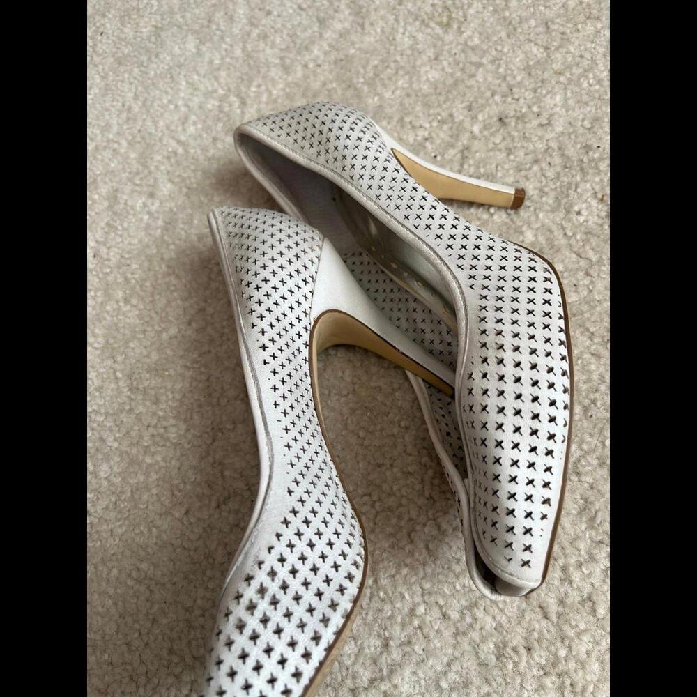 Heels - Picture 2 of 3